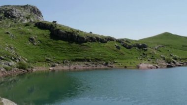 lake Estaens Pyrenees dağlarda Panoraması