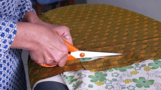 Couturière Tissu Coupe Près Des Mains — Video