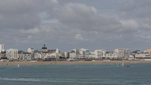 Panorama Van Het Strand Van Les Sables Olonne Frankrijk — Stockvideo