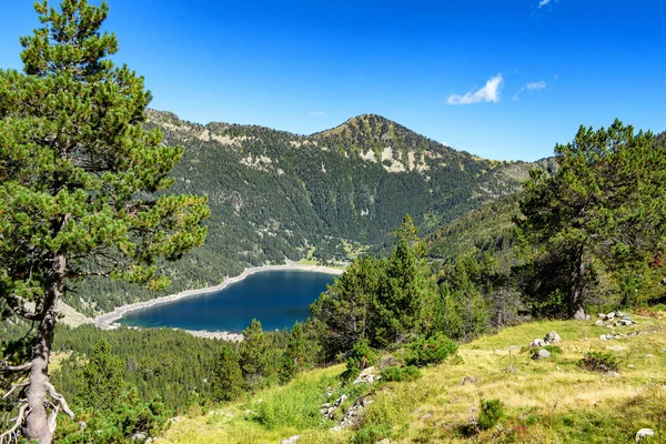 Μια Άποψη Της Λίμνης Oredon Στα Hautes Πυρηναία Γαλλία — Φωτογραφία Αρχείου