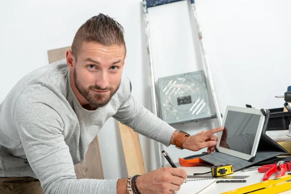 Smiling Young Man Diy Home Tablet — Stock Photo, Image