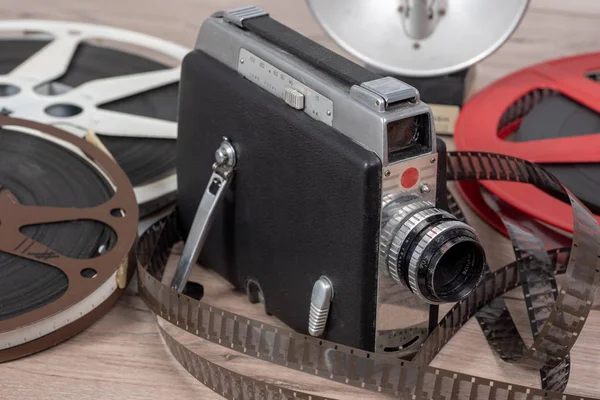 Старая Кинокамера Катушечными Пленками — стоковое фото
