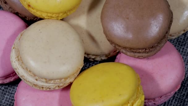 Francês Multicolorido Macaroons Perto — Vídeo de Stock