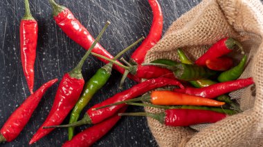 lezzetli küçük yeşil ve kırmızı biber