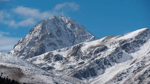 Bigorre 在法国比利牛斯山脉与雪 — 图库照片