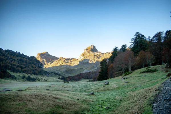 Reggel Hegyi Táj Pireneusokban — Stock Fotó