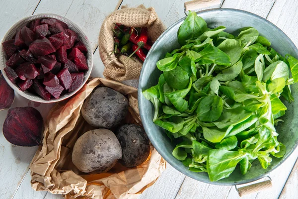 Raw Beetroots Green Salad — Stock Photo, Image