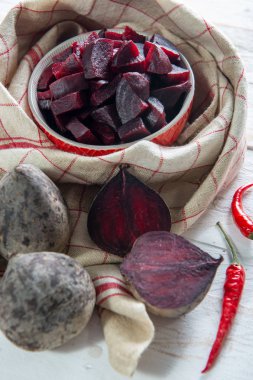 küçük bir kase lezzetli organik ev yapımı pancar salatası