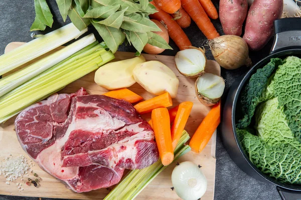 et ve sebze bir Fransız pot au feu hazırlanması için