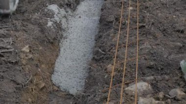 bir el arabası ile Beton dökme mason