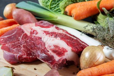 et ve sebze bir Fransız pot au feu hazırlanması için