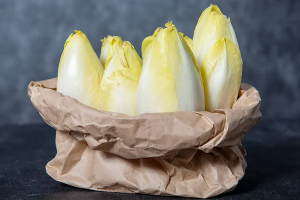 Papperspåse Med Endiver Från Frankrike Eller Belgien — Stockfoto