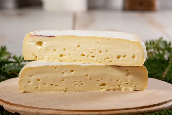 Eine Nahaufnahme Von Französischem Käse Reblochon Savoie Produkt — Stockfoto