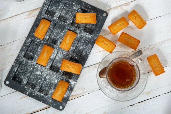 Eine Tasse Tee Von Oben Mit Hausgemachtem Finanzierkuchen — Stockfoto