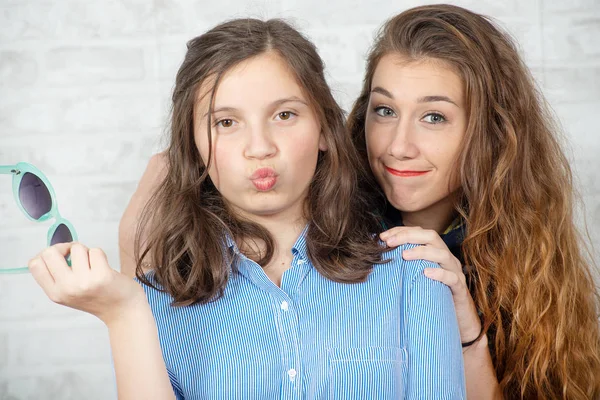 Ein Porträt Von Hübsch Schön Charmant Entzückend Mit Langen Haaren — Stockfoto