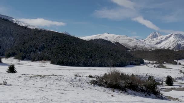 Pic du Midi de Bigorre dans les Pyrénées françaises avec neige 