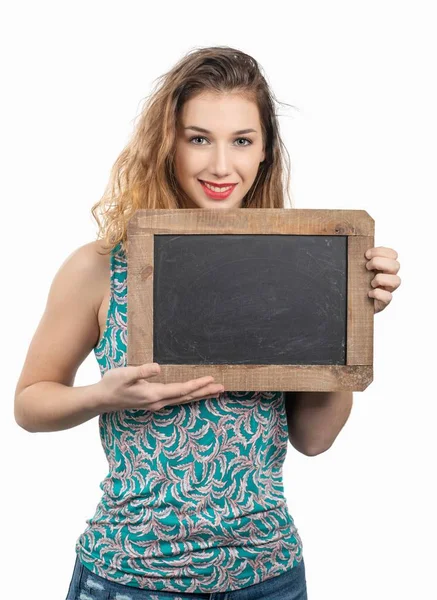 Bonita Joven Mostrando Una Pequeña Pizarra Sobre Fondo Blanco — Foto de Stock