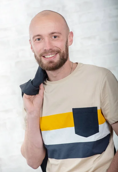 Retrato Joven Sonriente Con Barba — Foto de Stock