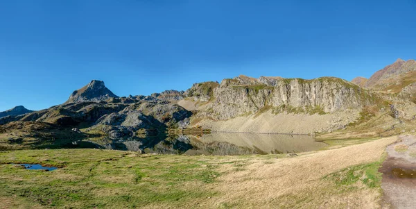 Вид Маленькое Озеро Пиренеях — стоковое фото