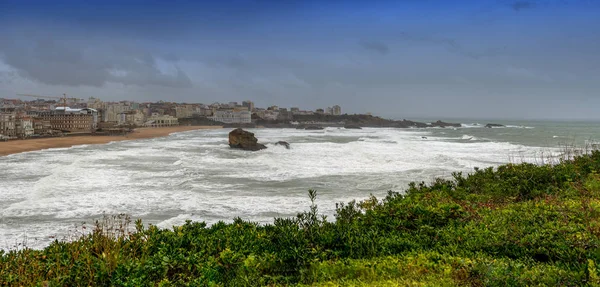 Słynna Plaża Biarritz Pays Basque Francja Falami Oceanu Zła Pogoda — Zdjęcie stockowe