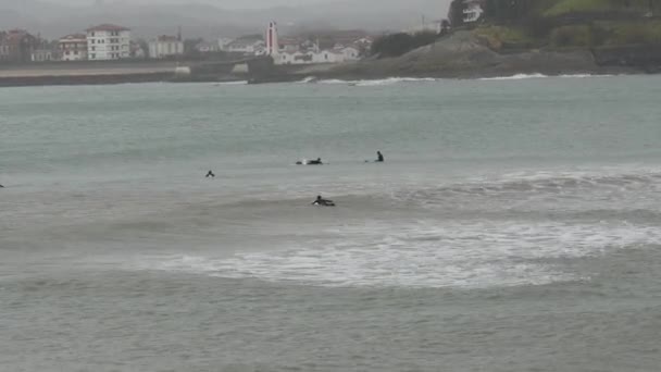 Surfeurs Sur Côte Atlantique France Mauvais Temps — Video