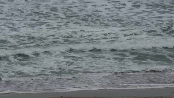 Kötü Hava Okyanusta Dalgaları Görünümünü — Stok video