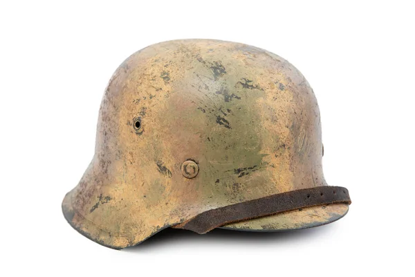 สงครามโลกครั้งที่สองของเยอรมัน ( Stahlession M1942) หมวกกันน็อคทหาร, นอร์แมนดี้ — ภาพถ่ายสต็อก