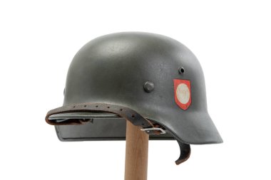 Alman Dünya Savaşı iki (Stahlhelm M1942) askeri kask, Normandiya