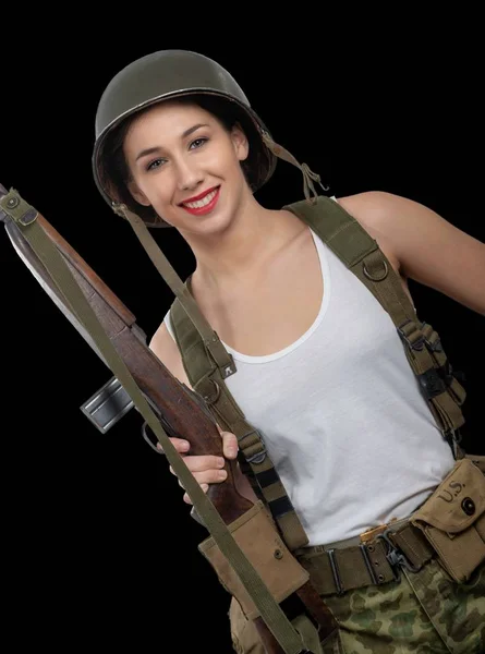 Bonita mujer joven vestida con wwii americano uniforme militar ingenio — Foto de Stock