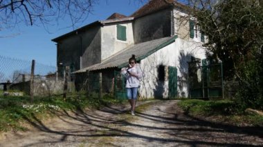 genç genç okul çantası ile olacak