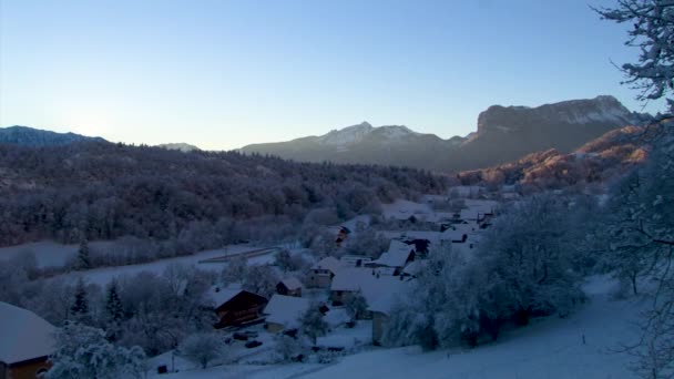 日落冬山村景观 冬天雪村庄 — 图库视频影像