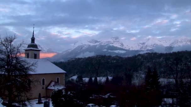 Французская Церковь Снежном Ландшафте — стоковое видео
