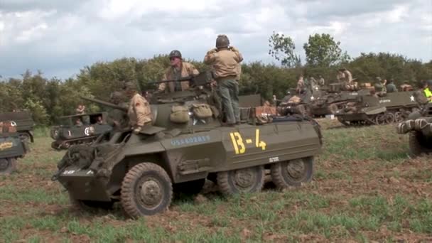 Show Zur Nachstellung Amerikanischer Militärfahrzeuge Aus Dem Weltkrieg — Stockvideo