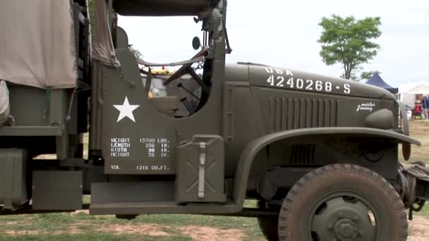 Φορτηγών Στρατιωτικά Αμερικανικά Παγκόσμιος Πόλεμος Δύο Cckw — Αρχείο Βίντεο