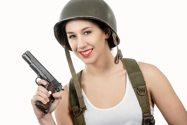 Mujer joven y bonita vestida con uniforme militar americano ww2 con —  Fotos de Stock