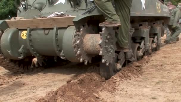 Σπασμένα Caterpillar Της Αμερικανικής Δεξαμενής Sherman Παγκόσμιο Πόλεμο Δύο — Αρχείο Βίντεο