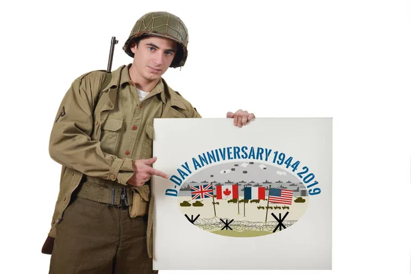 Young American soldier shows a sign — Stock Photo, Image