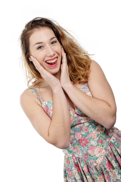 흰색 배경에 고립 된 매력적인 젊은 웃는 여자 — 스톡 사진