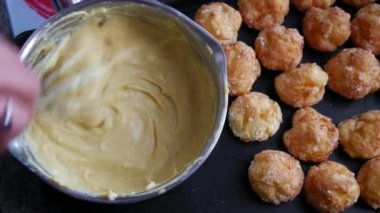 Muhallebi krem pasta bir kapta, madde Pastane hazırlanması. 