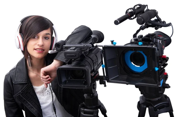 Молодая женщина с профессиональной видеокамерой, на белом — стоковое фото