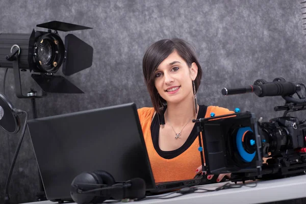 Young woman video editor working in studio — Stock Photo, Image