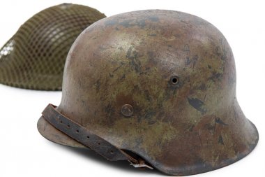 Alman Dünya Savaşı iki (Stahlhelm M1942) askeri kask, Normandiya