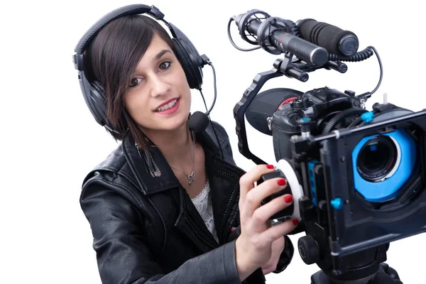Jovem com câmera de vídeo profissional, dslr, em branco — Fotografia de Stock