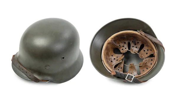 Duits World War Two (Stahlhelm M1942) militaire helm, Normandië — Stockfoto