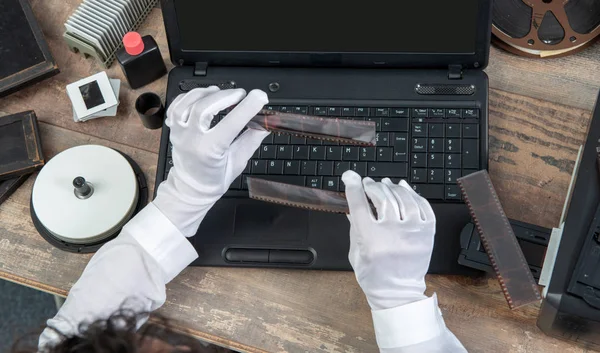 Hand photographer holding film negative for scanning — Stock Photo, Image