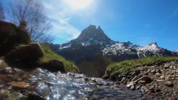 瀑布在比利牛斯山脉法国 阿约斯湖徒步旅行 — 图库视频影像