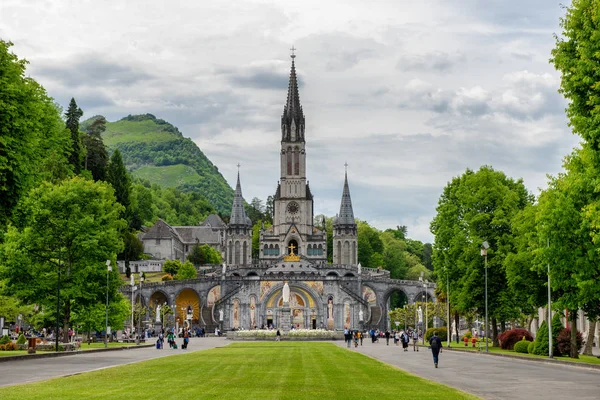 Vista da Basílica de Lourdes na França — Fotografia de Stock