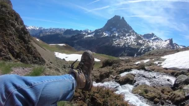 Lábbeli Túrázás Pic Midi Ossau Hegyi Háttér — Stock videók