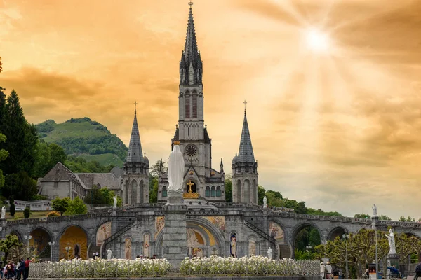 Vista da Basílica de Lourdes na França — Fotografia de Stock