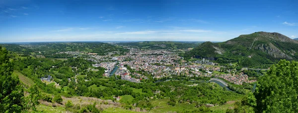 Onun Hac ile ünlü Lourdes şehir panoraması